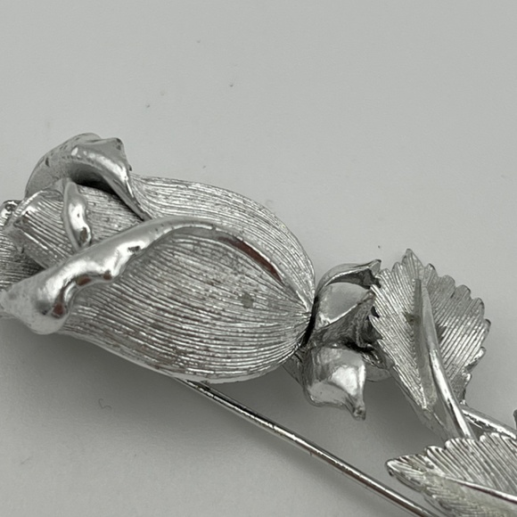 LISNER Signed Silver Tone Long Stem Rose Flower Pin Brooch - Picture 4 of 7